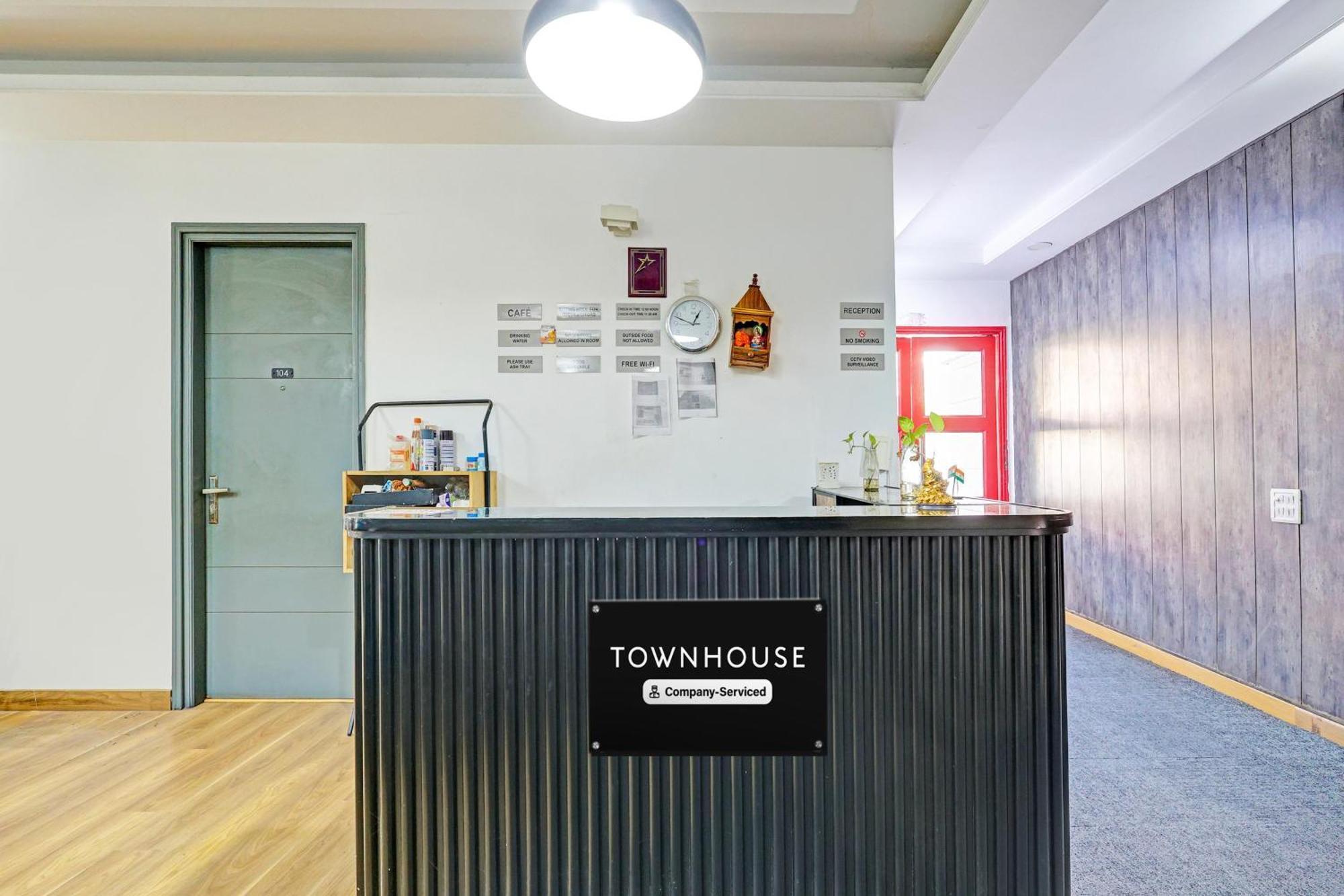 Townhouse Sector 49 Sohna Road Otel Gurgaon Dış mekan fotoğraf